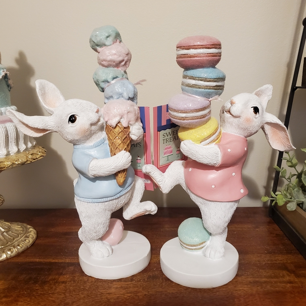 Sweet treats Easter bunnies with macaroons and ice cream cone - Picture 3 of 3